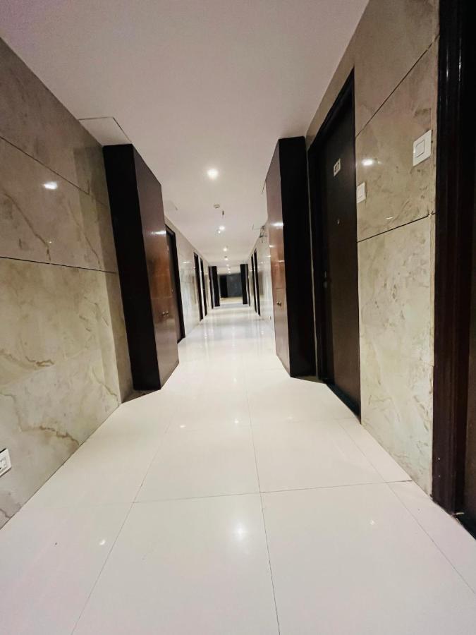 Hotel Nova Vesu Surat Exterior foto
