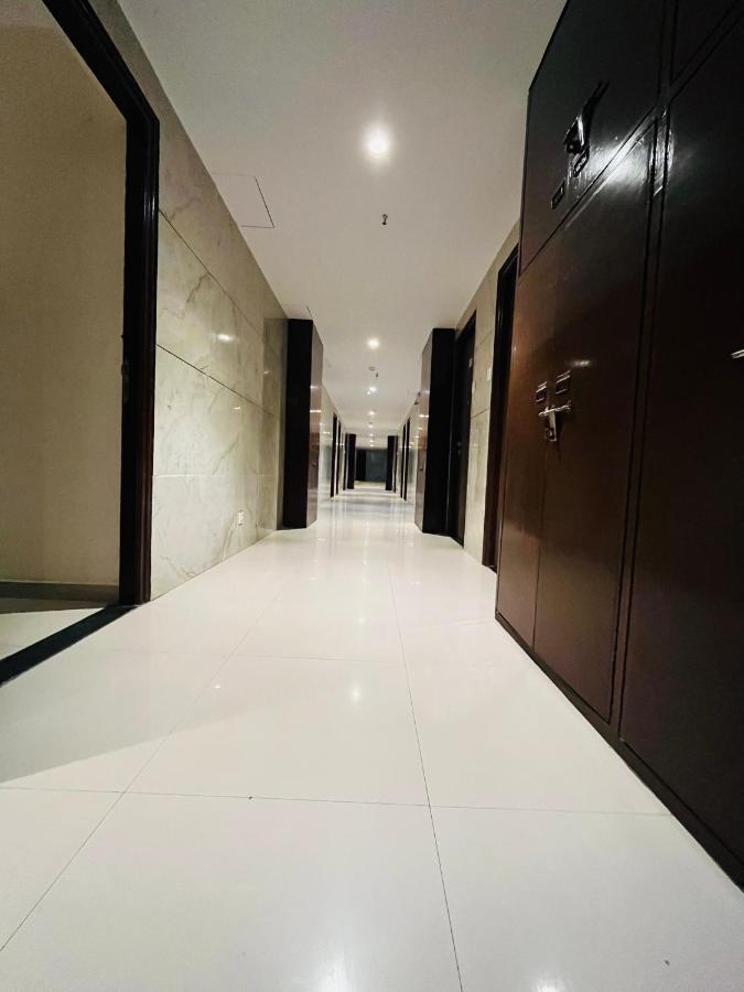 Hotel Nova Vesu Surat Exterior foto